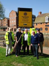 Andrea joins in at County Lock